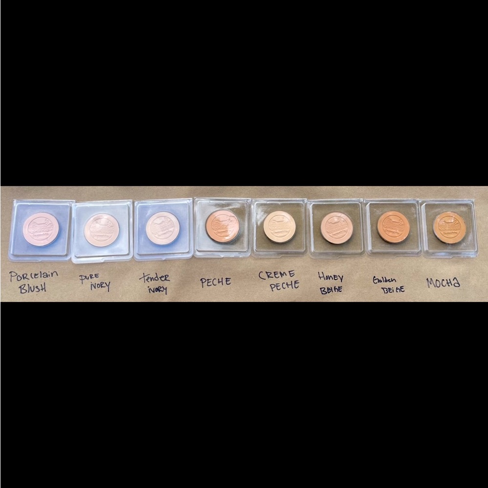 La Prairie skin caviar complexion powder foundation